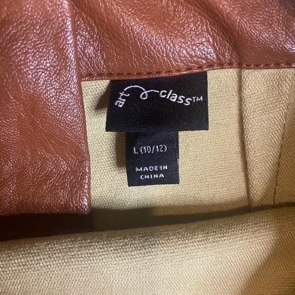 Girls Skirt (10/12) - Picture 4 of 6